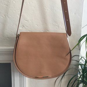 Cuyana Saddle Bag in Tan Leather